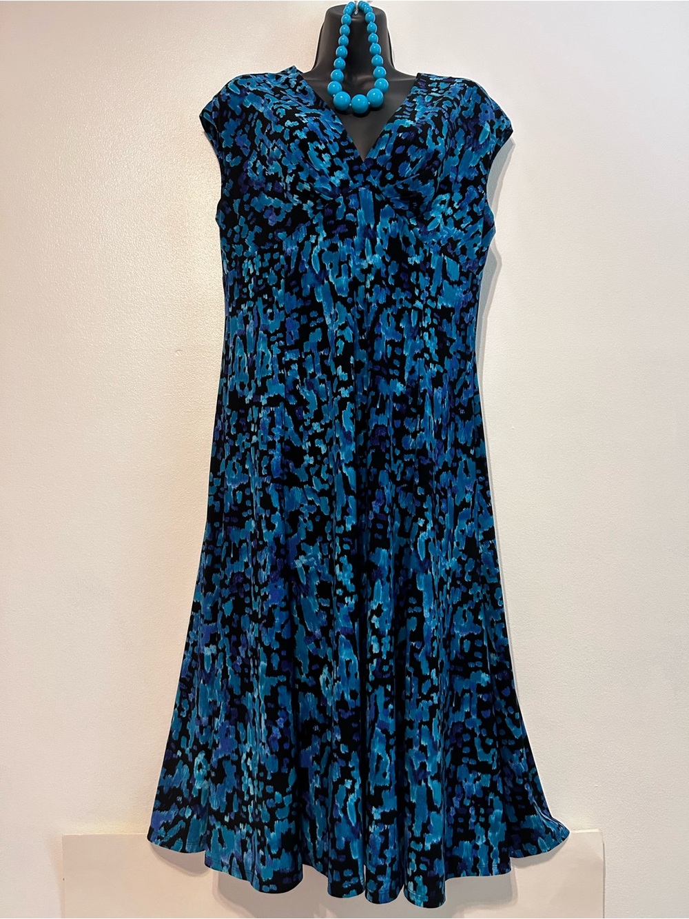 Chaps Black, Blue & Teal Abstract V-Neck Dress Size L